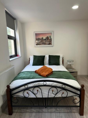 Modern 3 bedroom with 2 Bathroom in Central London